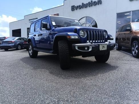 Used 2020 Jeep Wrangler Unlimited Sahara AWD/4WD image 4