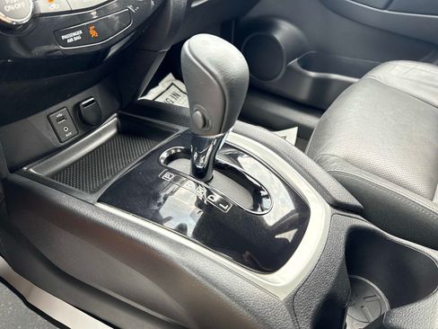 Used 2014 Nissan Rogue SL FWD image 25