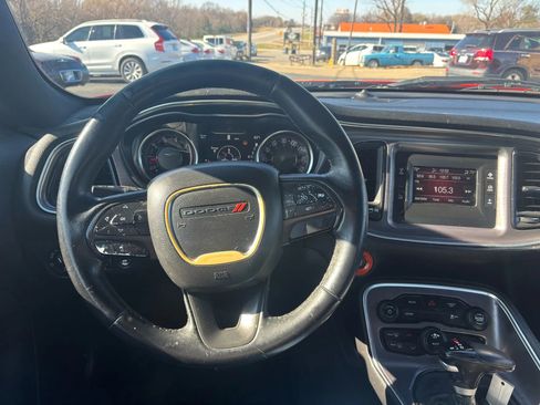 Used 2017 Dodge Challenger R/T image 15