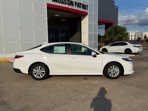 Used 2026 Toyota Camry LE w/ Convenience Package image 6