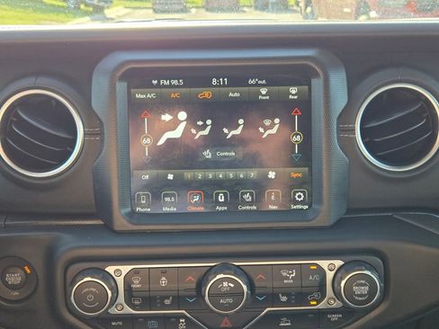 Used 2022 Jeep Wrangler Unlimited Sahara w/ Cold Weather Group AWD/4WD image 23