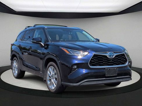 Used 2021 Toyota Highlander Limited AWD/4WD image 2