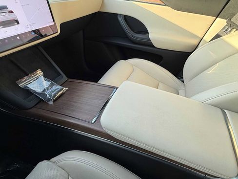 Used 2022 Tesla Model X image 30