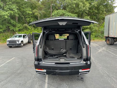 Used 2025 Cadillac Escalade Premium Luxury AWD/4WD image 34