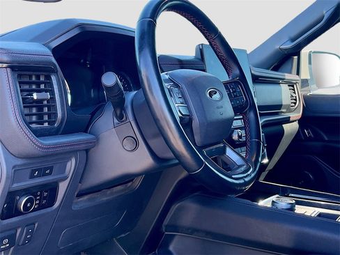 Used 2023 Ford Expedition Limited image 9