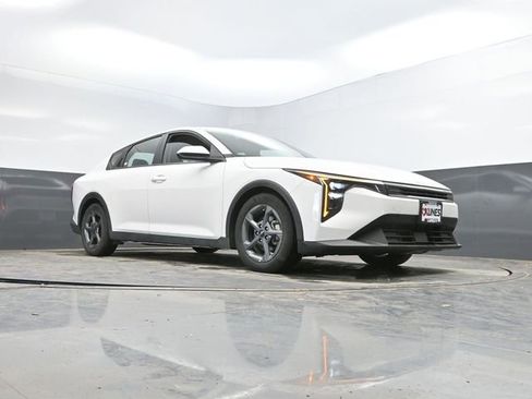 Used 2025 Kia K4 LXS image 44