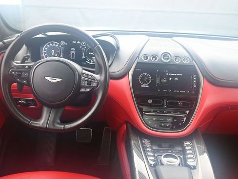 Used 2022 Aston Martin DBX image 11