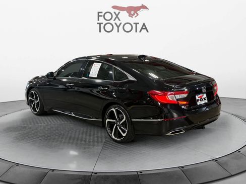 Used 2018 Honda Accord Touring image 4