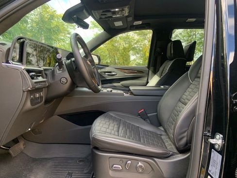 Used 2024 Cadillac Escalade Sport Platinum w/ LPO, ONYX Package image 14