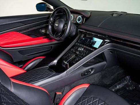 Used 2024 Aston Martin DB12 Coupe RWD image 17