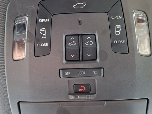 Used 2023 Toyota Sienna Limited AWD/4WD image 36