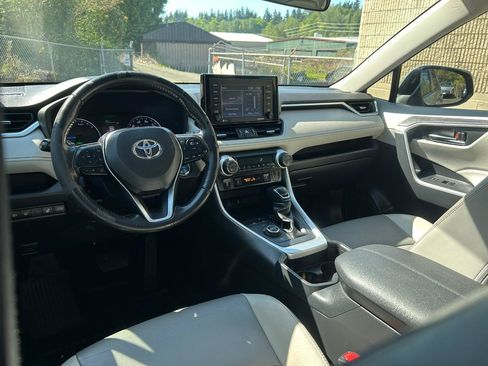 Used 2021 Toyota RAV4 XLE Premium AWD/4WD image 15