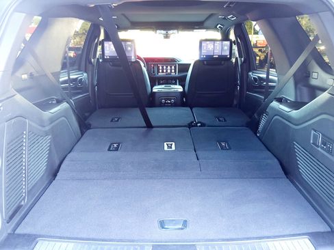 Used 2021 GMC Yukon Denali w/ Denali Ultimate Package image 9