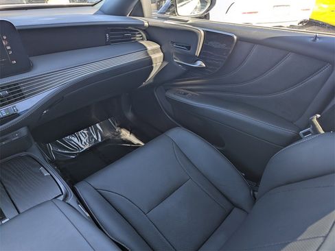 Used 2022 Lexus LS 500 image 8