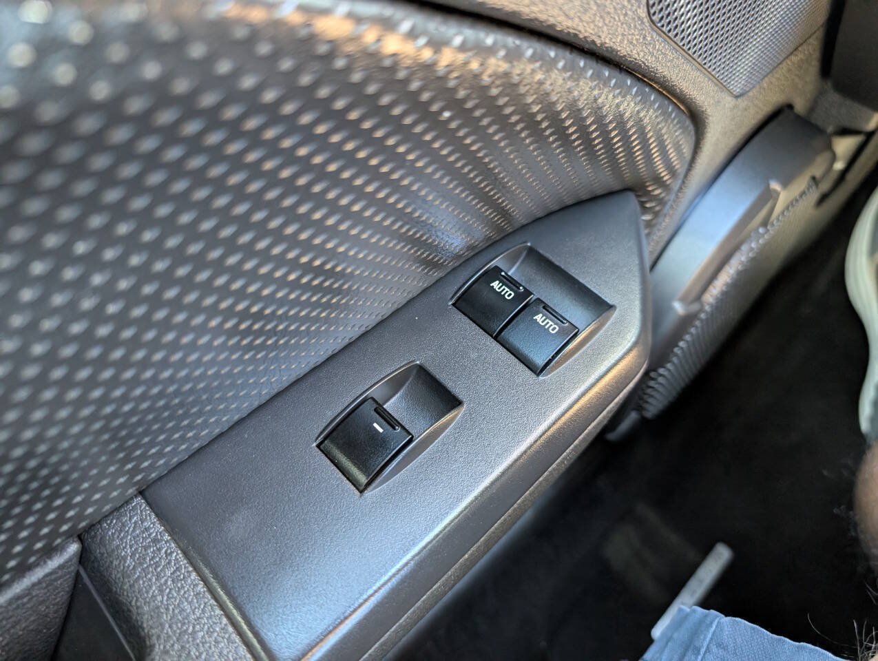 Used 2007 Ford Mustang Convertible RWD image 17