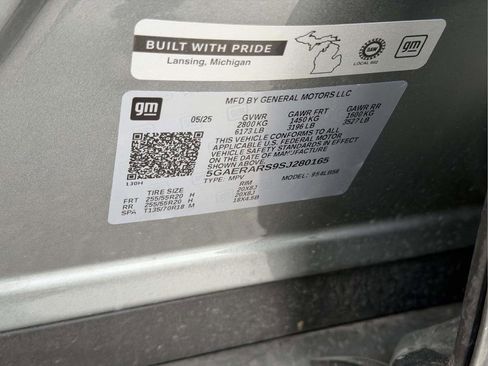 Used 2025 Buick Enclave Preferred FWD image 27