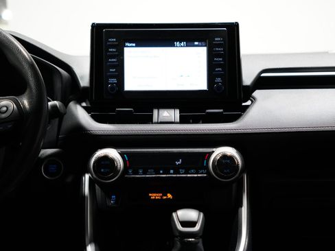 Used 2019 Toyota RAV4 XLE image 19