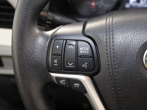 Used 2016 Toyota Sienna LE image 30