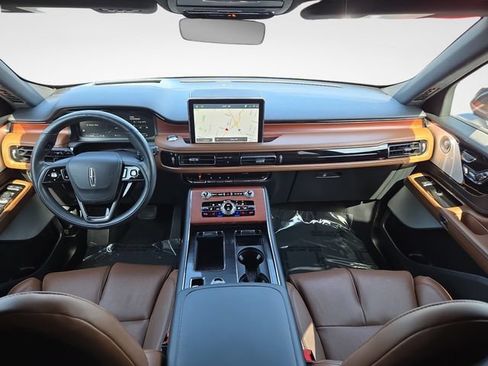 Used 2023 Lincoln Aviator Reserve w/ Equipment Group 201A AWD/4WD image 9
