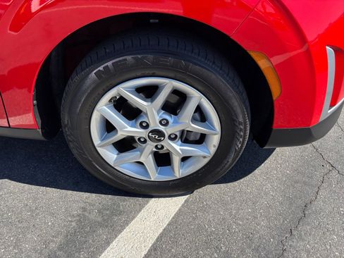 Used 2025 Kia Soul LX w/ LX Technology Package FWD image 30