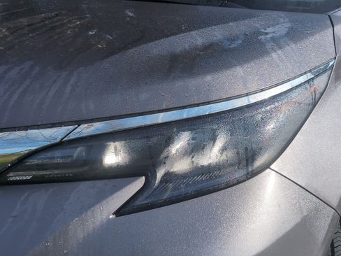 Used 2024 Toyota Sienna XLE image 6