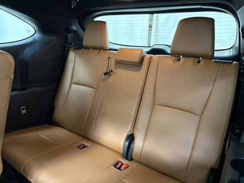 Used 2021 Toyota Highlander Platinum image 28