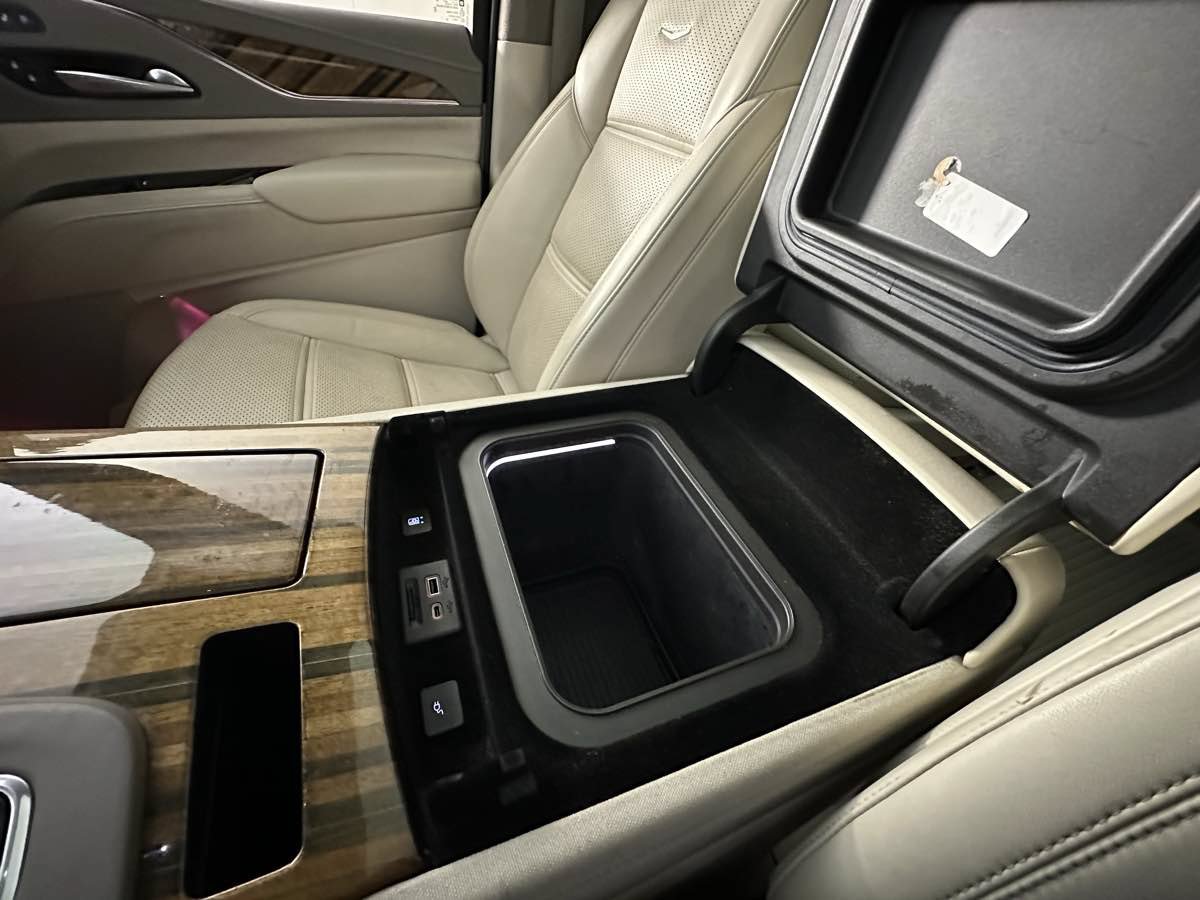 Used 2021 Cadillac Escalade ESV Sport Platinum AWD/4WD image 46