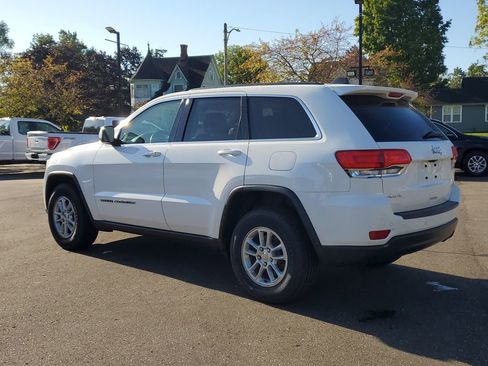 Used 2019 Jeep Grand Cherokee Laredo image 4