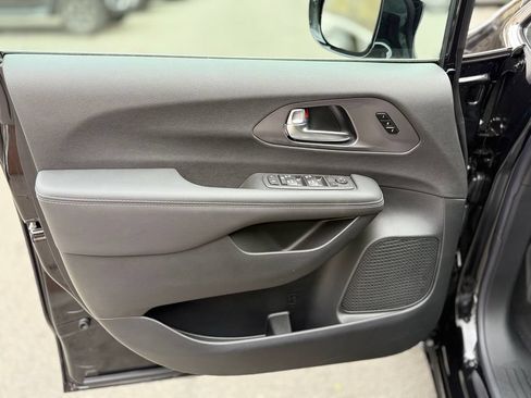 New 2026 Chrysler Pacifica Select AWD/4WD image 18