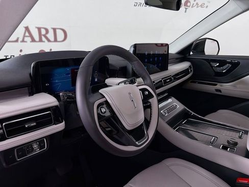 New 2026 Lincoln Aviator 2WD image 9