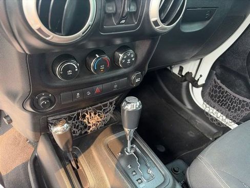 Used 2017 Jeep Wrangler Unlimited Sahara w/ Max Tow Package AWD/4WD image 20