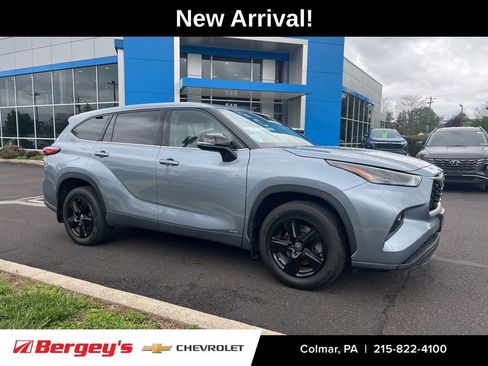 Used 2022 Toyota Highlander LE AWD/4WD image 1