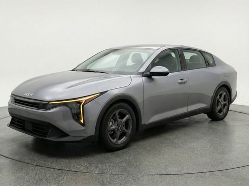 Used 2025 Kia K4 LXS image 3