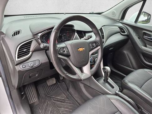 Used 2017 Chevrolet Trax LT w/ LT Convenience Package FWD image 16