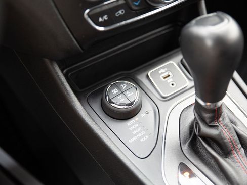 Used 2022 Jeep Cherokee Trailhawk w/ Premium Leather Package image 16