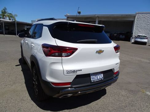 Used 2023 Chevrolet TrailBlazer ACTIV w/ Sun and Liftgate Package AWD/4WD image 2