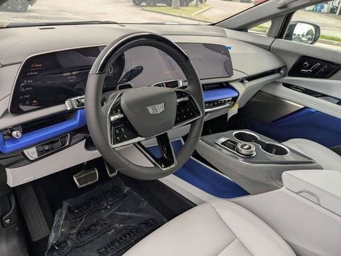 New 2025 Cadillac Optiq Sport 1 w/ LPO, ONYX Package image 20