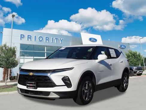 Used 2023 Chevrolet Blazer LT image 1