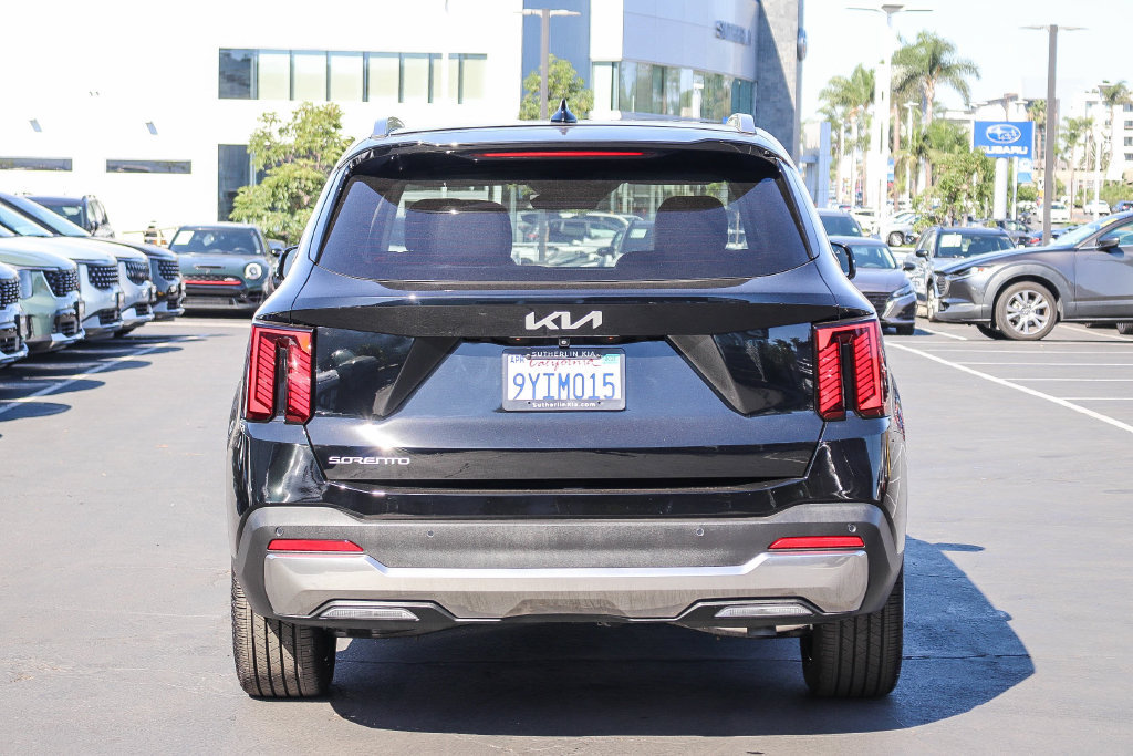 Certified 2025 Kia Sorento SX FWD image 5