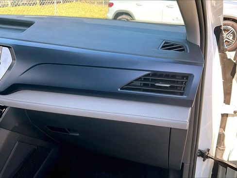 Used 2024 Volkswagen Taos SE image 22