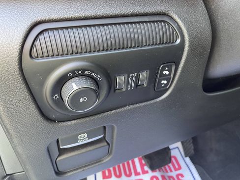 Used 2022 Jeep Wagoneer Series III AWD/4WD image 19