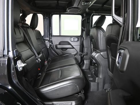 Used 2022 Jeep Wrangler Unlimited Sahara w/ Cold Weather Group image 15