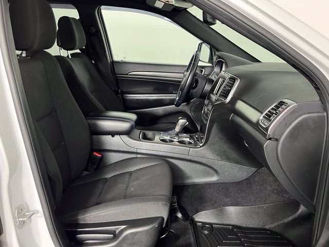 Used 2018 Jeep Grand Cherokee Laredo AWD/4WD image 30