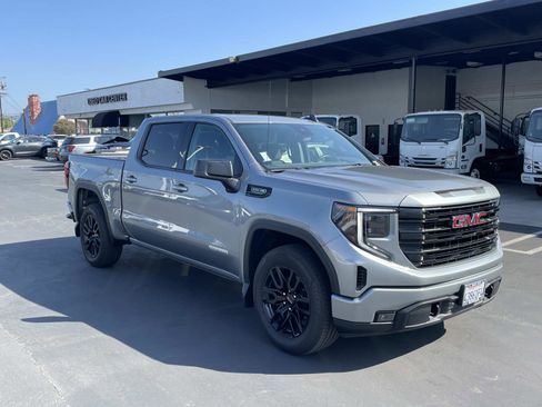 Used 2025 GMC Sierra 1500 Elevation image 3