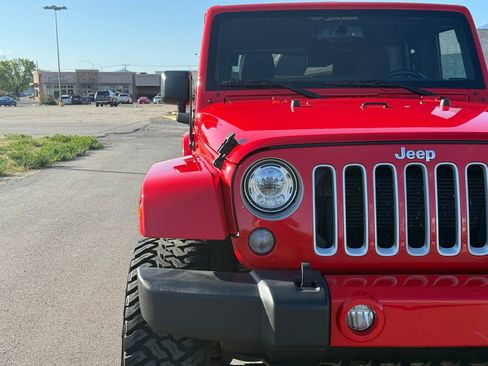 Used 2018 Jeep Wrangler Unlimited Sahara w/ Max Tow Package AWD/4WD image 6