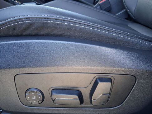 Used 2025 BMW X2 xDrive28i w/ Premium Package image 13