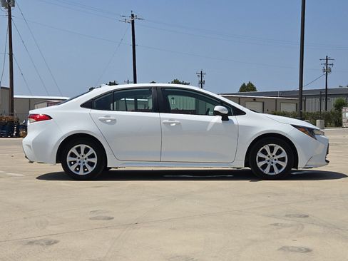 Certified 2025 Toyota Corolla LE FWD image 6