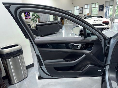 Used 2018 Porsche Panamera RWD image 49