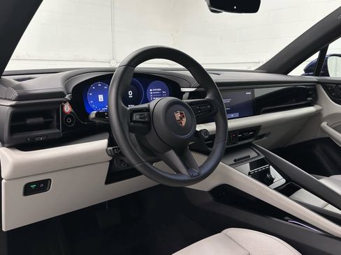 Used 2025 Porsche Macan 4 Electric AWD/4WD image 10