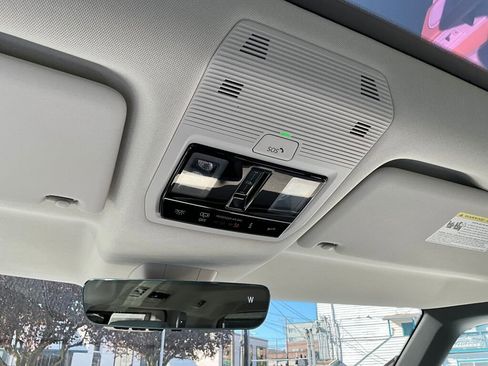 New 2025 Volkswagen ID. Buzz 1st Edition image 17